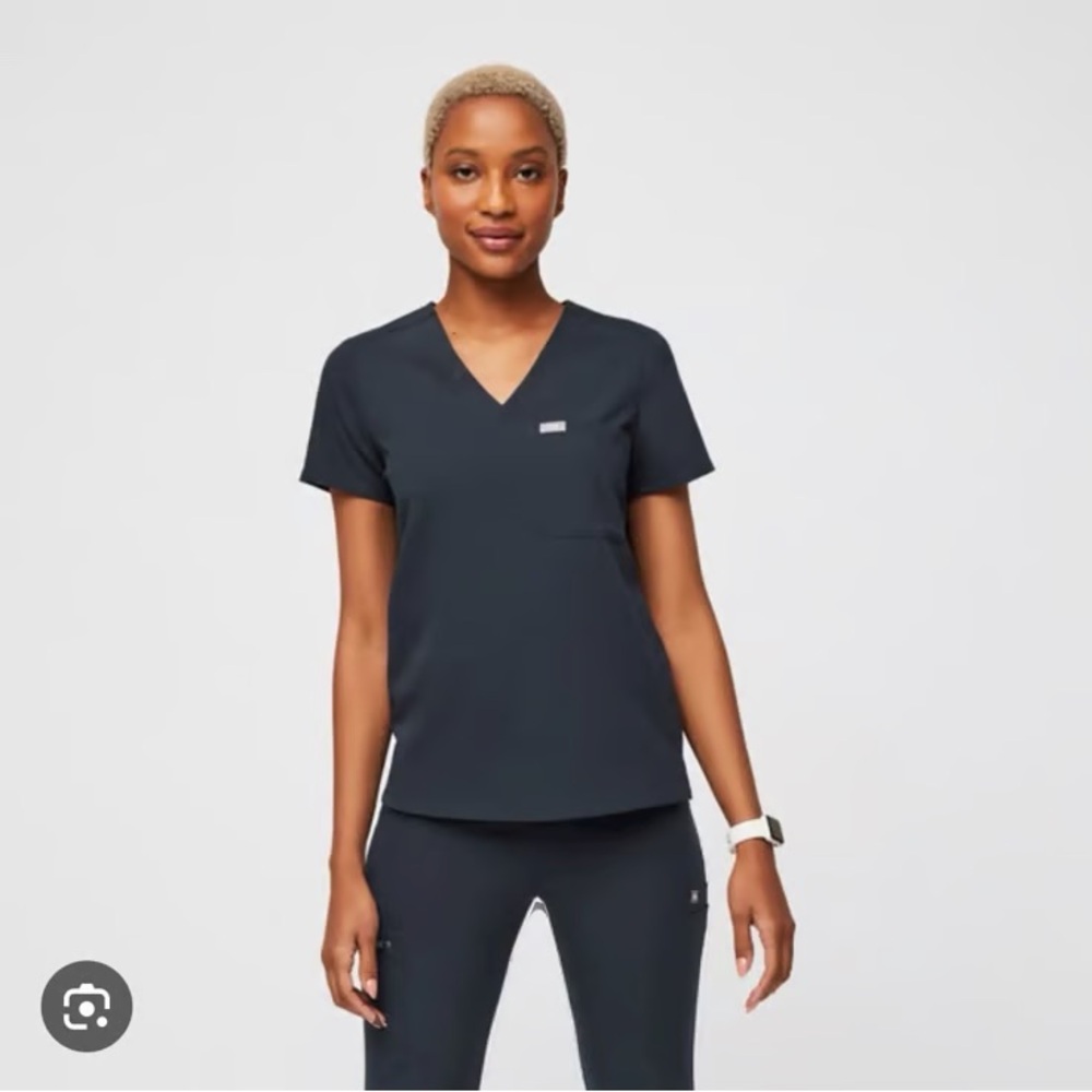 FIGS - Dark Harbor Catarina™ One-Pocket Scrub Top